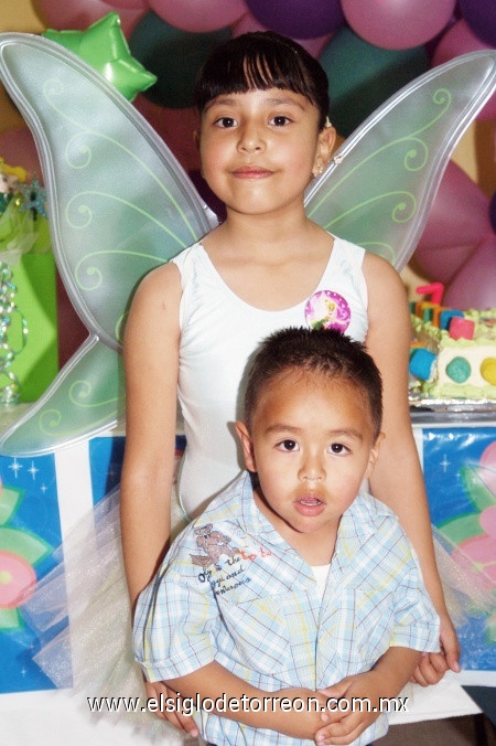 01022009  Andrea Paola en su cumpleaños en la compañía de su hermano Axel Berlanga Ocón.