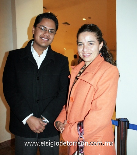 01022009  Jaime Ramírez acompañado de Mercedes Ramos.