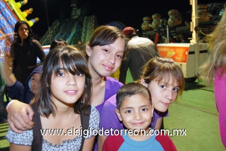 Aissac y Vanessa Gallegos Hernández, Angye Guadalupe Mijares Aguilar y Bianca Roel Arroyo.