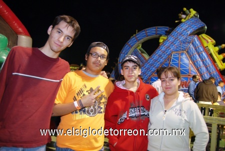 Moises Perches, Efrén Acosta, Roberto y Marifer Domínguez.