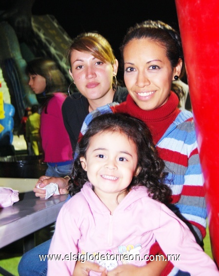 Karla Saldivar, Renata Quiñones y Vicky Castruita.