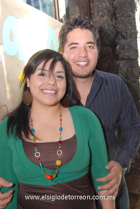 06022009 Carlos Ortiz Pongo fue festejado en su cumpleaños con una reunión organizada por Natalia Acevedo.