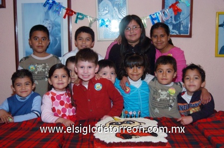 07022009 Javier Emiliano festejó sus cinco años de vida en compañía de sus amigos del colegio.