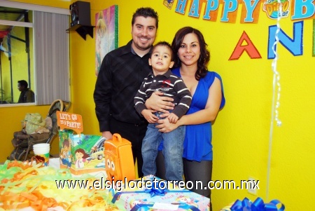 10022009 Diego y sus papás Felipe Ham Silva y Janeth Montes de Ham.