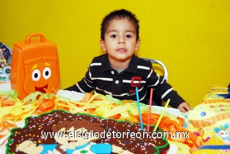 10022009 Riquísimo pastel tuvo en su cumpleaños número tres, el pequeño Diego Ham Montes.