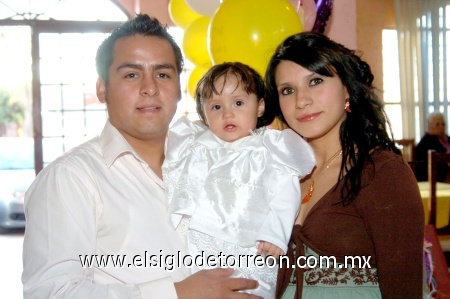 13022009 Natalia junto a sus papás César y Naybeth, y sus padrinos María de los Ángeles y Eduardo Bustamante.