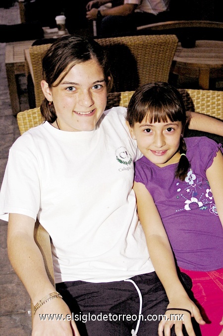 15022009 Ana Sofía Elizondo y Jimena González.