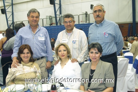Patricia y Fernando Llama, María Esther y Gerardo Muñoz, Angélica y Yamil Darwich.