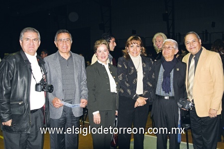 Gerardo Salcido, Jorge Ramírez, Yolanda de Ramírez, Olga Goitia de Darwich, José Rubén Sámano y Jorge Darwich.