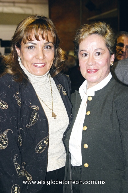 Olga Gotilla de Darwich y Yolanda de Ramírez.