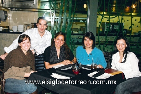 Carolina Aguirre, Alberto Herrera, Bere Aguirre, Dany Visconti y Claudia.