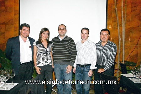 Realizan degustación 
Raúl Páez, Elisa Delgado, Ludovic Anacleto, Alberto Herrera y Javier Nava