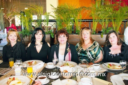 Silvia Cavazos, Brenda Monárrez, Laura de Carrillo, Lucía Amezcua y Yolanda Padilla.