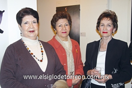 Caty de Nava, Rosita de Acosta y María del Carmen Galán.