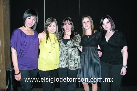 Gloria Hernández, Alejandra Cabrera, Paola Rubio, Miriam Martínez y Ofelia Fernández.