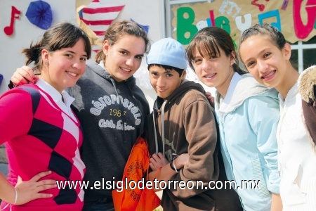 Cris Roel, Mayte Yarsa, Christopher Wager, Isabel Córdova y Andrea de la Garza.