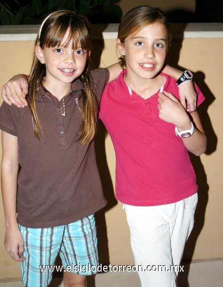 18022009 Viva México. Marcela Ceniceros y Daniela del Río.