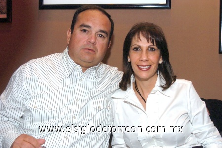 21022009 Eduardo y Mirna Garza, compartieron con amigos una agradable velada de amistad.