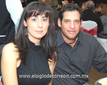19022009 Juana María de Félix y Eduardo Félix en la cena del 14 de febrero en El Campestre Torreón.
