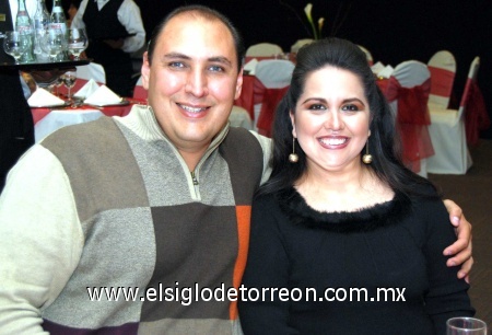 19022009 Mayela Gaitán de Hernández y Leonel Hernández compartieron una espléndida velada. EL SIGLO DE TORREÓN / ÁNGEL PADILLA