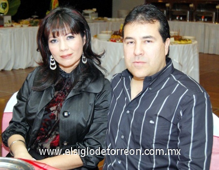 19022009 Mónica Serrano y Eduardo Campuzano en una cena romántica.