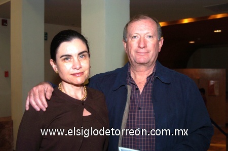 23022009 Cecilia Ramírez Hamdan y Francisco Javier Carrillo O., captados recientemente en una presentación musical realizada en el Teatro Nazas.