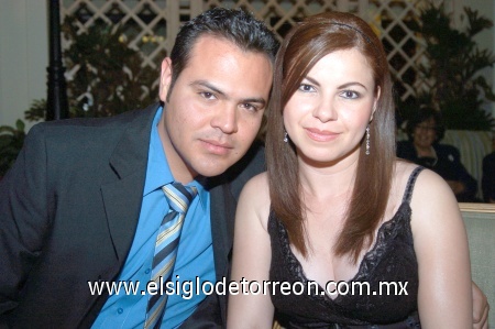 20022009 Muy felices. Manuel y Liliana disfrutando de una grata recepción.