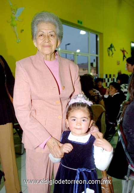 22022009 Amalia Bermejo de Arroyo y Frida Sofía Castro.