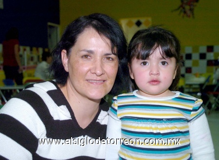 22022009 Julia Meléndez y su pequeñita Julia de Santiago Meléndez.