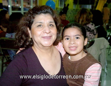 22022009 Juanita Hernández y Sofía Bautista, invitadas a la celebración.