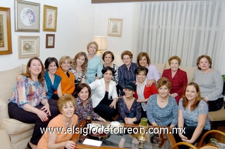 24022009 Adriana en la compañía de Bety, Malena, Maru, Miriam, Norma, Tere, Irene, Cristina, Magaly, Gaby, Carolina, Rocío, Jaquie, Cecilia, Geovana y Martha.