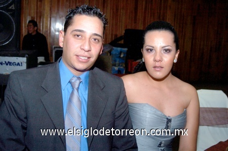 25022009 La señorita Brenda Martos Martínez acompañada por Abraham Soto.