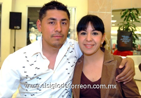26022009 Fernando Montoya Moreno acompañado de Miroslava García Venegas.