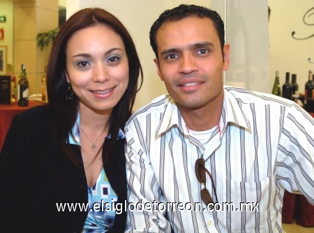 26022009 Cristina Martínez y Francisco Villarreal, en pasada exposición.