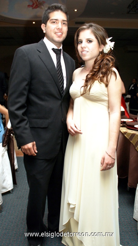 26022009 Daniel Tueme y Viridiana Reyes, durante un banquete de bodas.