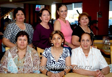 26022009 REUNIDAS. Guadalupe Rodríguez, Xochilt de Ávila, Irma de Aguilar, Magda de Lara, Mary de Borroel, Gladis de Santaella y Mayela Lozoya de Corpus, presentes en el cumpleaños de su querida amiga. EL SIGLO DE TORREÓN / JESÚS HERNÁNDEZ