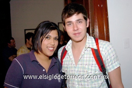 27022009 Perla y Carlos Fraire, en una presentación de la revista Tramoya.