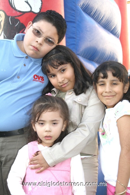 27022009 David y Nena Robles, Ashey Aldaba y S'yanira Llanas, la pasaron muy bien durante el festejo.