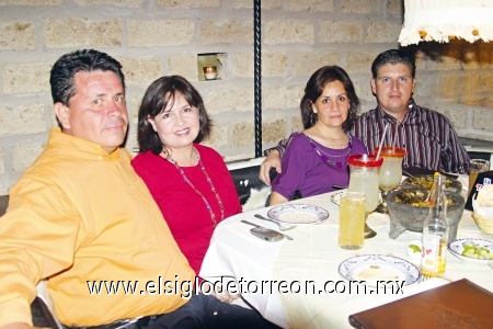 Marco y María Luisa de Román, Laura y Eduardo Chapa.