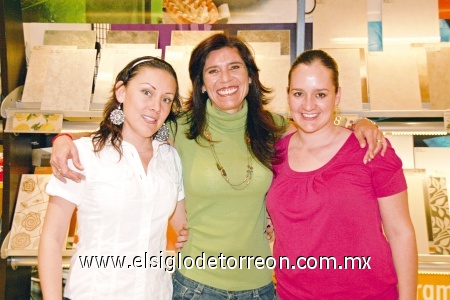 Janet Robles, Angélica Villarreal y Patricia Ávalos.