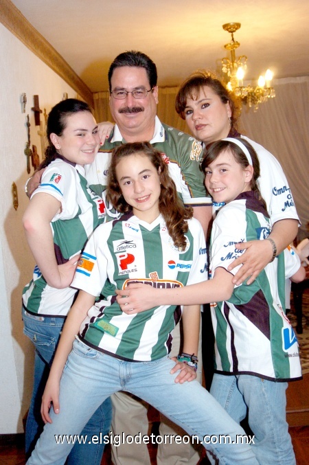 01032009 Ricardo Alarcón y Claudia M. de Alarcón, Paola, Dany y Caro.