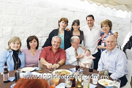 Elsa de Martínez, Silvia de Dávila, José Dávila, Teofilo Martínez, Juan Cedillo, Paty Martínez, Mónica Cedillo y Paco Cedillo.