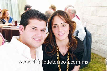 José Manuel González y Gaby Villarreal.