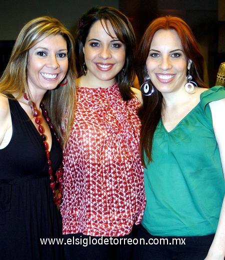 03032009 Katia Ruiz, María del Carmen y Valeria Martínez.