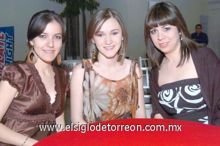 08032009 Aurorita y  Claudia Máynez y Adriana Gallegos, captadas  en la inauguración de  una exposición en el Museo Arocena de esta ciudad. Marcela Galindo M., Carolina Olhagaray y Flavia Andión Elías, captadas disfrutando de una velada cultural en días pasados. María Luisa Flores acompañada por Indira Flores y Valeria Tapia durante reciente actividad cultural realizada en la ciudad de Torreón.