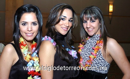 12032009 Sonrientes. Myriam Gurrola, Mariel Aguilar y Maricarmen Milán.
