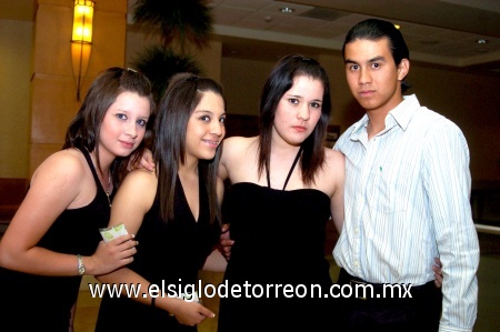 17032009 Rocío Ayala, Samantha Sujo, Ximena Potisek y Enrique Salas.