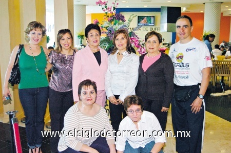 15032009  Lorena Canales García fue festejada en su cumpleaños por Margarita Salcido, Paquita Bazán, Lolis Canales, Carlota García, Luis Felipe Méndez, Paty González y María Elena Estrada.