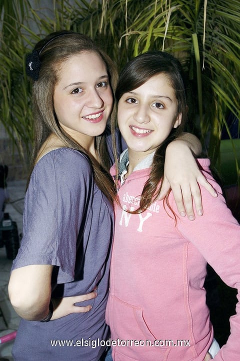 19032009 Kitzia Pedroza y Sofía Gálvez disfrutaron de reciente evento.