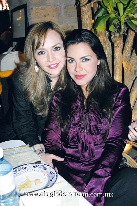 Y llegó la noche
Rosy Ramos y Vanessa Meraz.